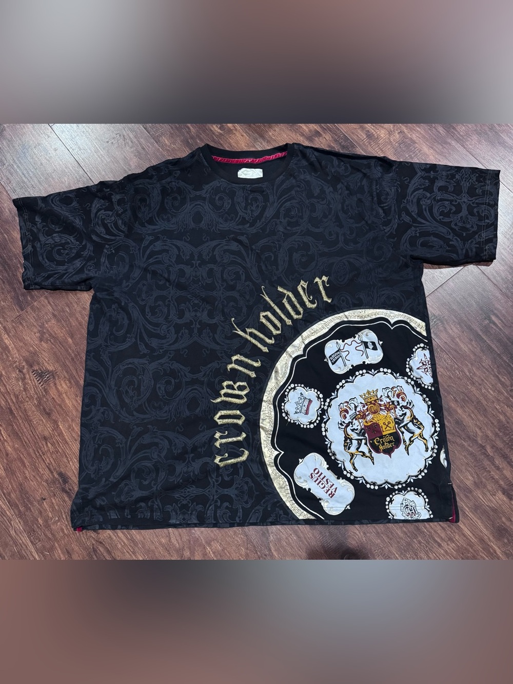 Y2K Crown Holder Regius Graphic T-Shirt
"Regius Vestio"